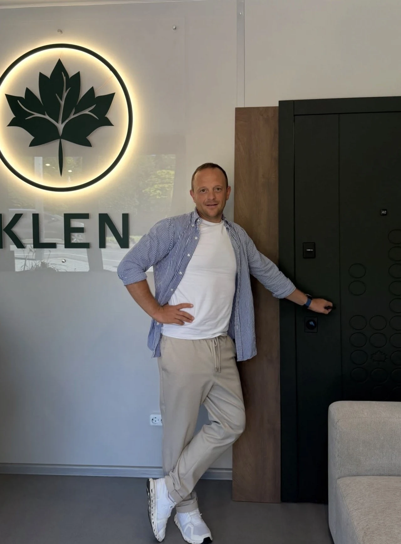 Дмитро Паращишен в інтер’єрі KLEN